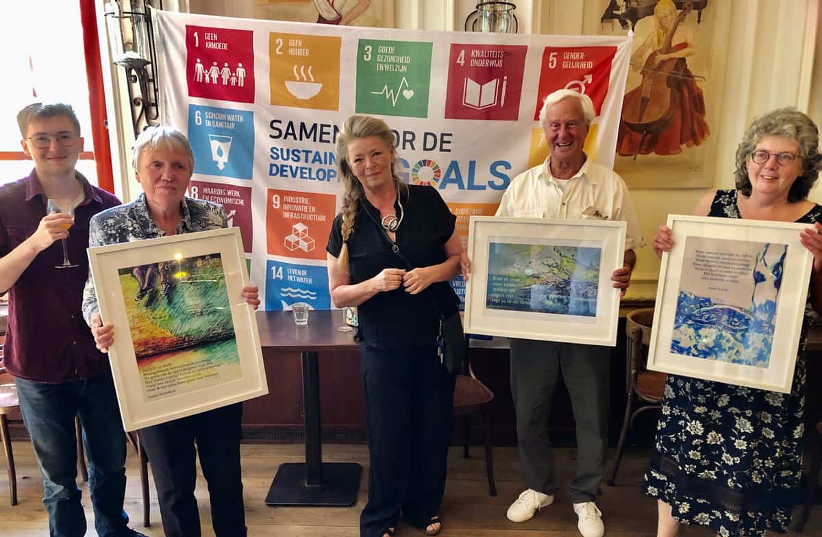 Schilderijen-expositie watergedichten